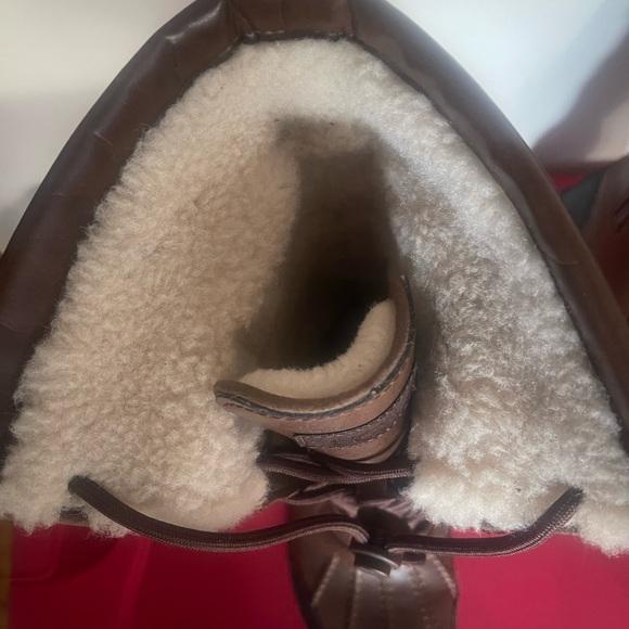 UGG Butte Toggle Tall Kids - Picture 3 of 4